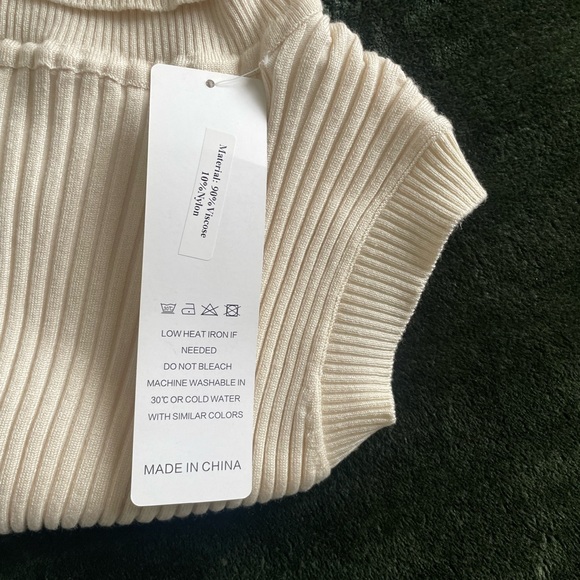 V28 Women Sleeveless High Neck Turtleneck Stretchable Knit Sweater Top - Picture 9 of 9